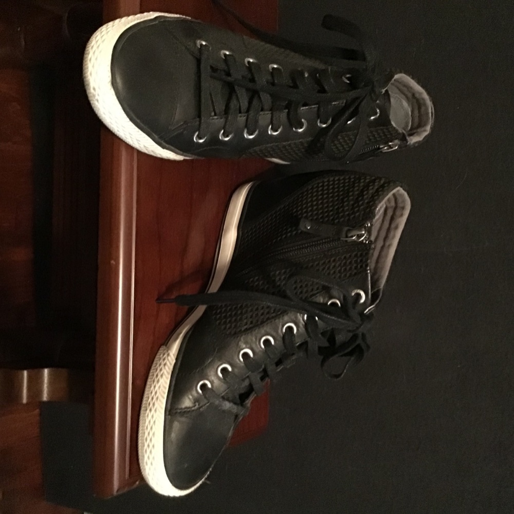 Shoes - Picture 2 of 3